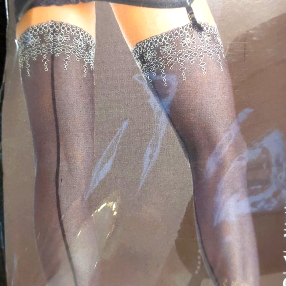 Leg avenue lycra mesh backseam thigh high stockings